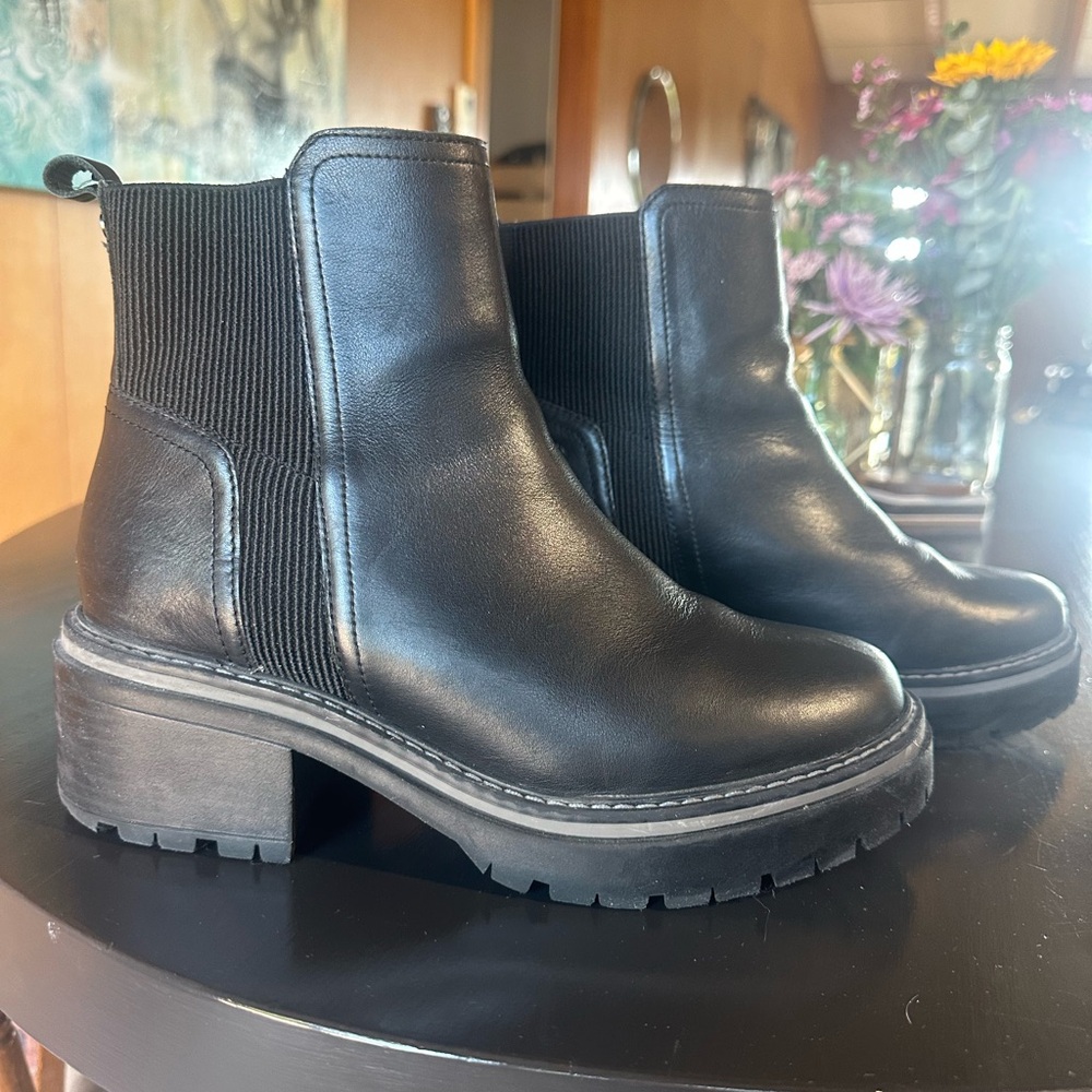 Naturalizer Jadyn Chelsea Boot, size 8